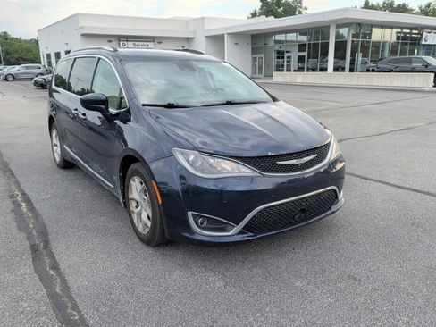 Used 2017 Chrysler Pacifica Touring-L Plus w/ Advanced Safetytec Group FWD image 1