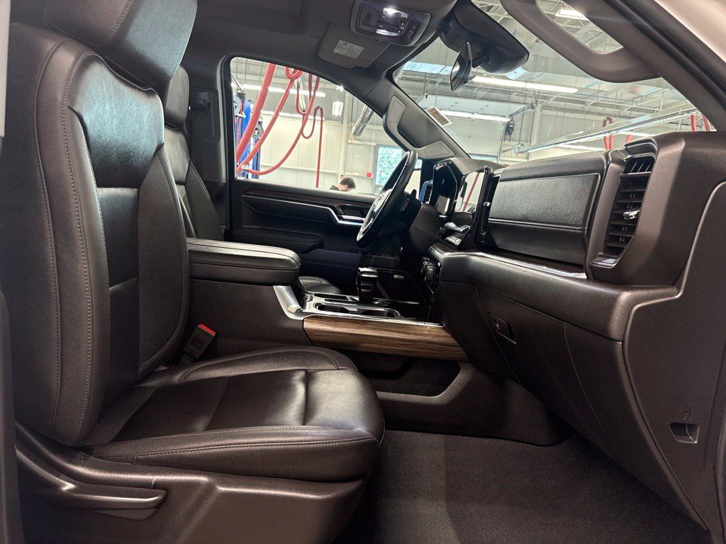 Used 2025 Chevrolet Silverado 1500 RST w/ Convenience Package II AWD/4WD image 14
