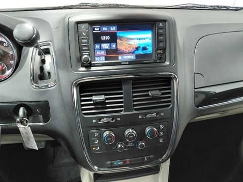 Used 2019 Dodge Grand Caravan SXT image 26