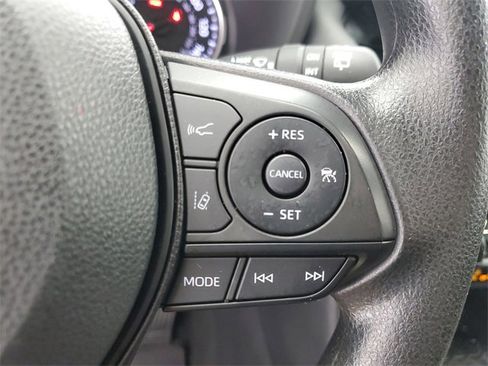 Used 2022 Toyota RAV4 XLE image 24