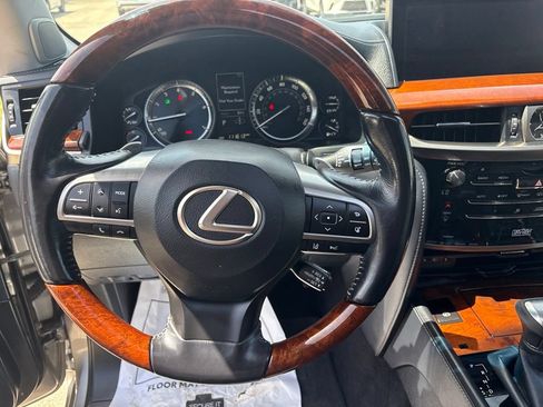 Used 2016 Lexus LX 570 4WD w/ Luxury Package image 13