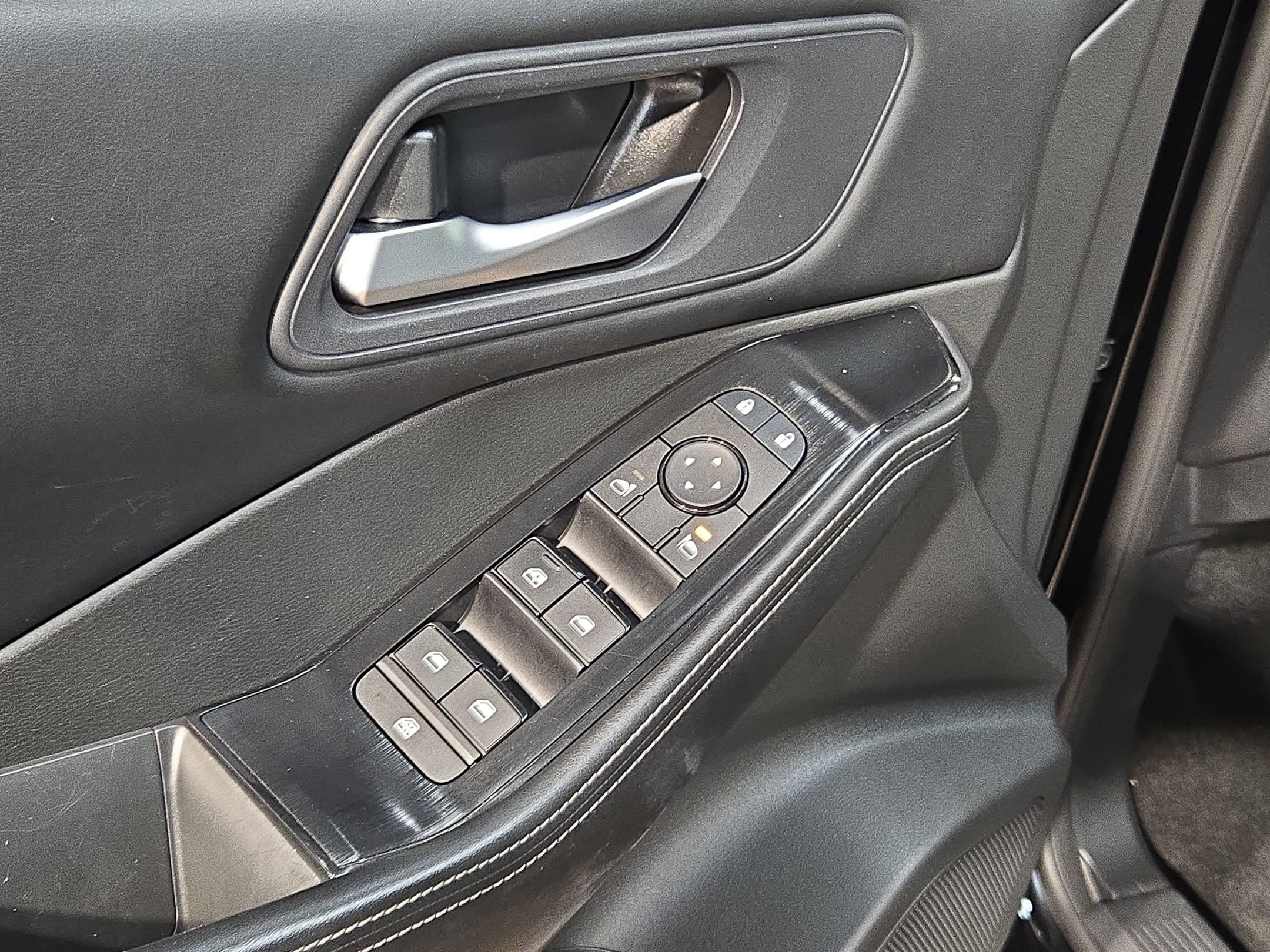 Used 2025 Nissan Rogue SV FWD image 21