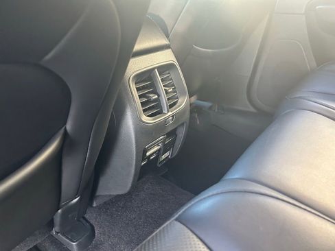 Used 2019 Jeep Cherokee Limited image 10