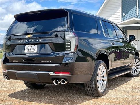 Used 2025 Chevrolet Suburban Premier w/ Sun And Tow Package AWD/4WD image 5