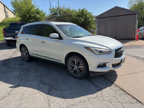 Used 2016 INFINITI QX60 AWD w/ Premium Package image 3