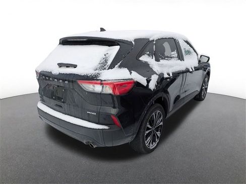Certified 2022 Ford Escape SE w/ SE Sport Appearance Package image 5