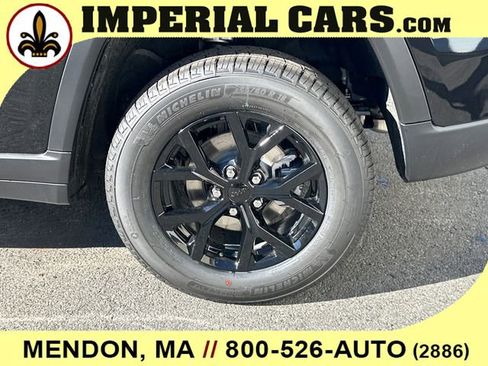 New 2025 Jeep Grand Cherokee Altitude image 9