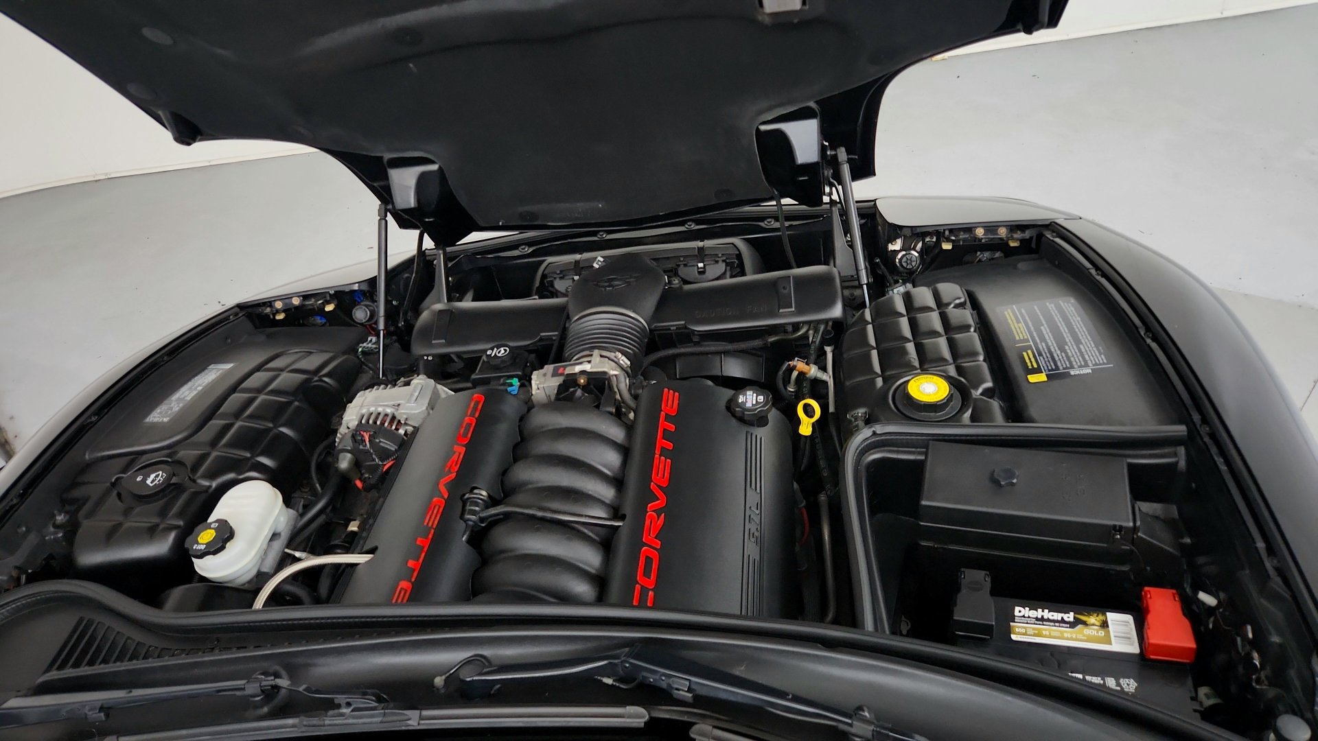 Used 2004 Chevrolet Corvette Coupe RWD image 25