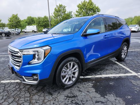 Used 2024 GMC Terrain SLT AWD/4WD image 13