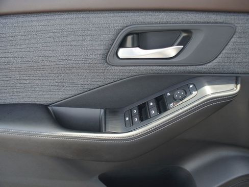 Used 2023 Nissan Rogue SV AWD/4WD image 26