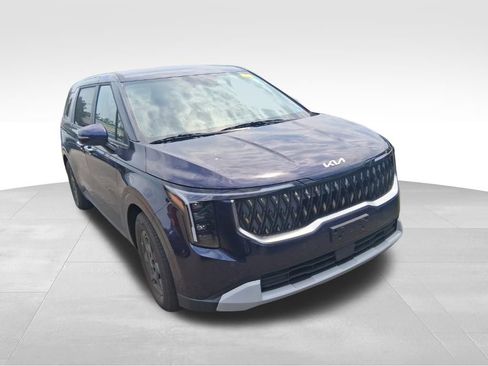 Used 2026 Kia Carnival FWD image 3