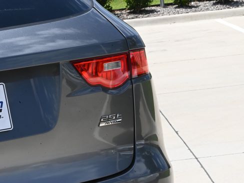 Used 2019 Jaguar F-PACE Prestige AWD/4WD image 34