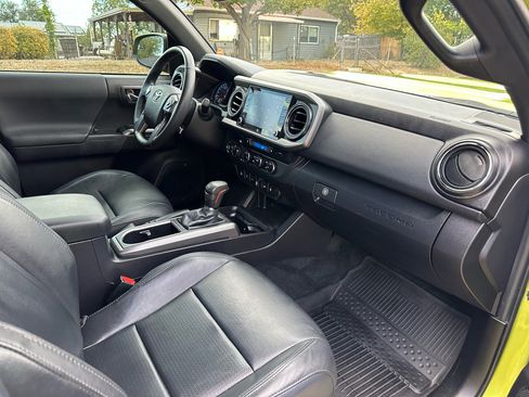 Used 2023 Toyota Tacoma TRD Off-Road image 33