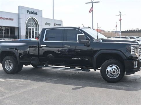 Used 2023 GMC Sierra 1500 SLT w/ SLT Premium Plus Package image 3