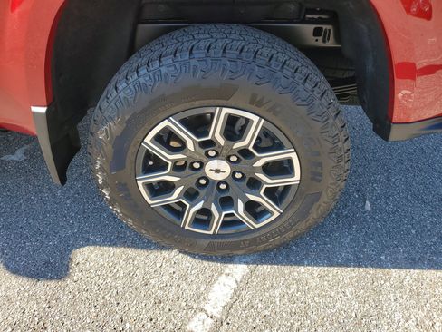 Used 2023 Chevrolet Colorado Z71 image 8