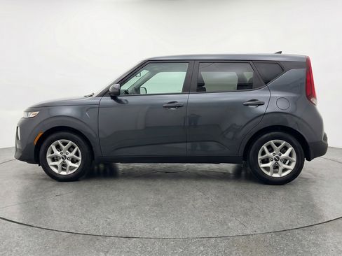 Used 2025 Kia Soul LX w/ LX Technology Package FWD image 5