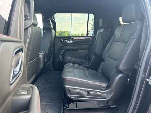 Used 2023 Chevrolet Suburban RST w/ Luxury Package image 16