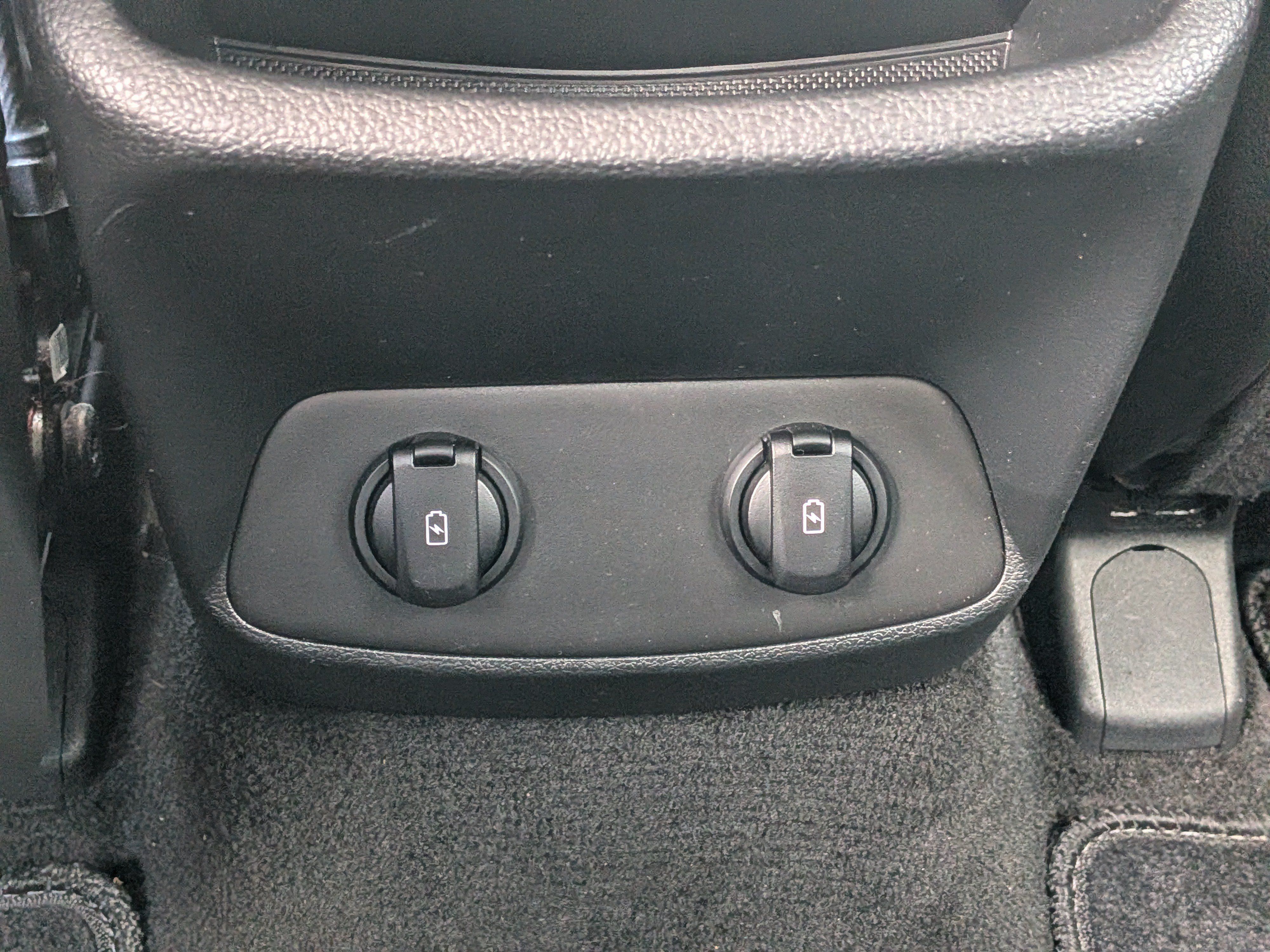 Used 2019 Hyundai Santa Fe SEL FWD image 15