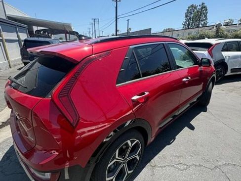 Certified 2025 Kia Niro SX Touring FWD image 4