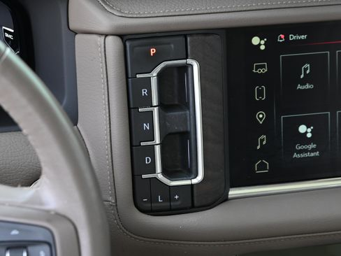 Used 2024 GMC Yukon XL Denali w/ Advanced Technology Package image 20