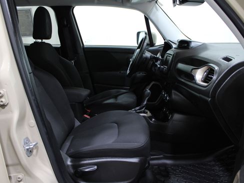 Used 2016 Jeep Renegade Latitude w/ Cold Weather Group image 27