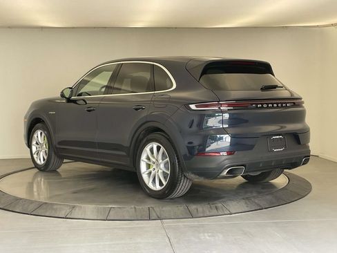Certified 2024 Porsche Cayenne AWD/4WD image 3