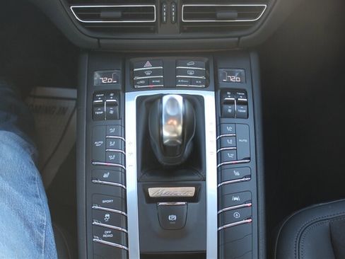 Used 2020 Porsche Macan AWD/4WD image 8