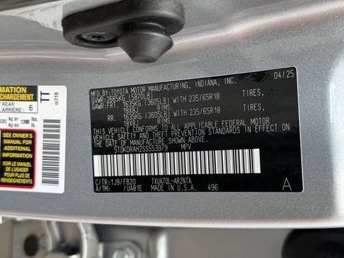 Used 2025 Toyota Highlander LE image 36