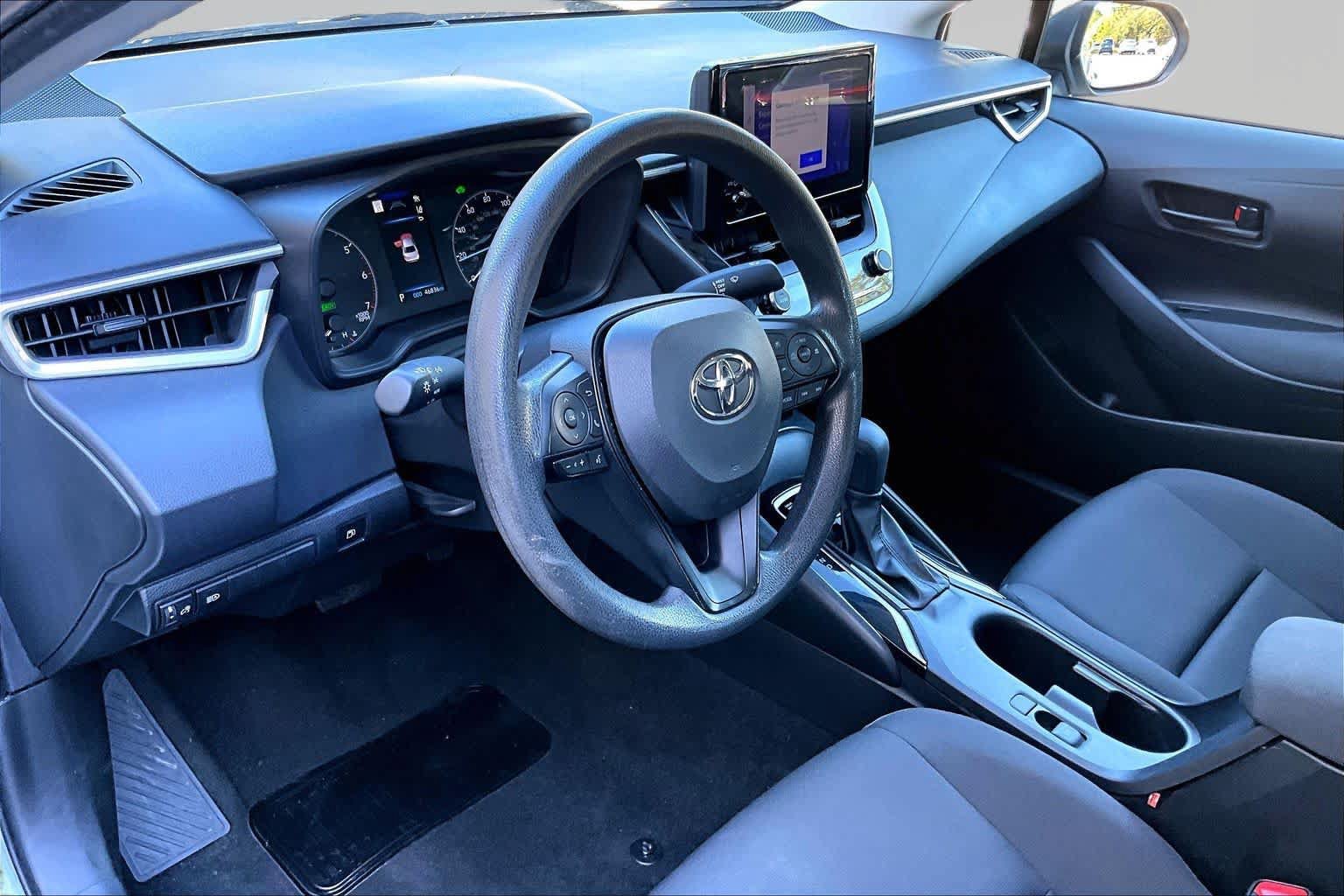 Used 2025 Toyota Corolla LE FWD image 18