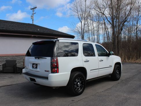 Used 2011 GMC Yukon Denali image 4