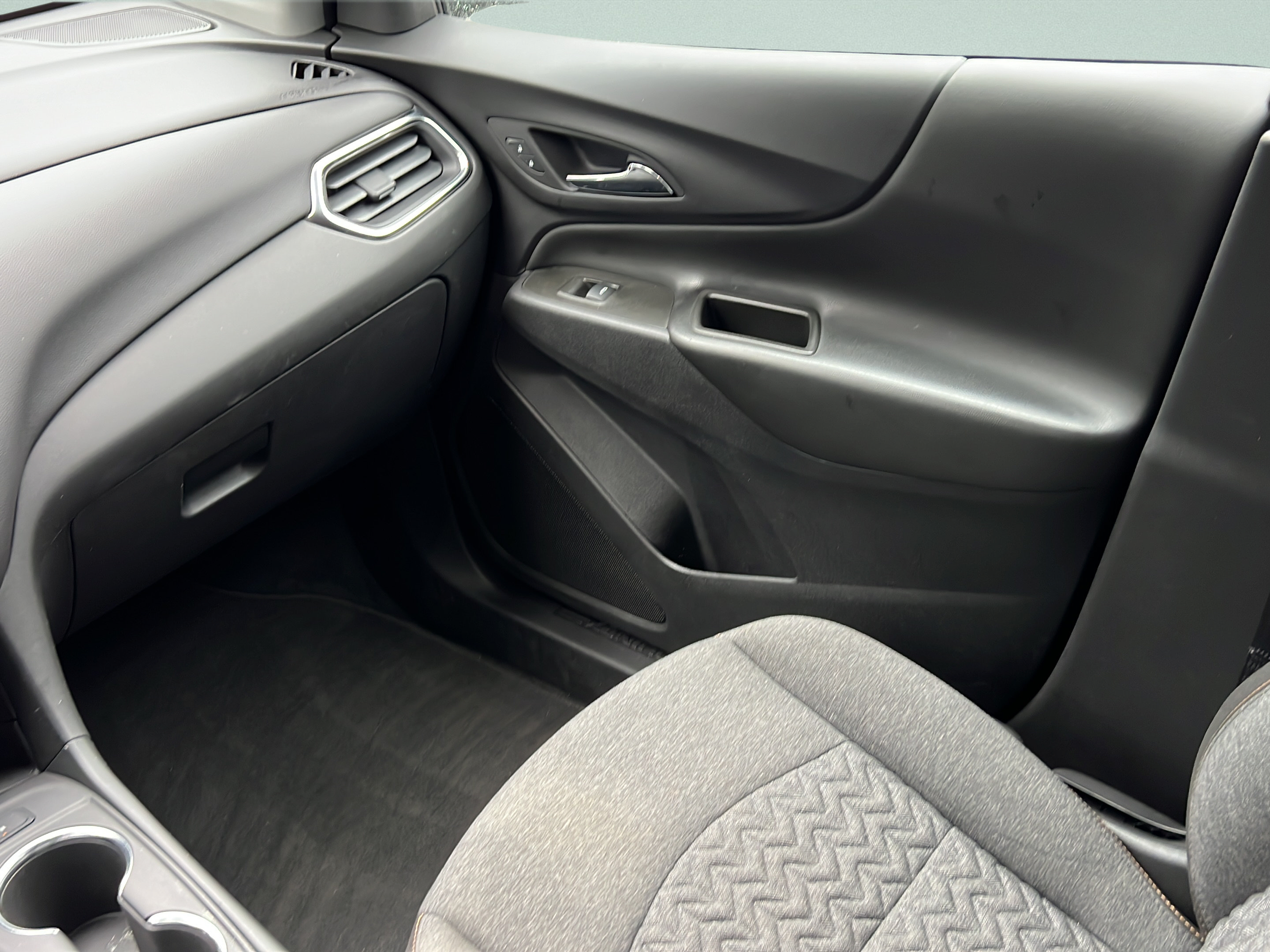 Used 2024 Chevrolet Equinox LT FWD image 13