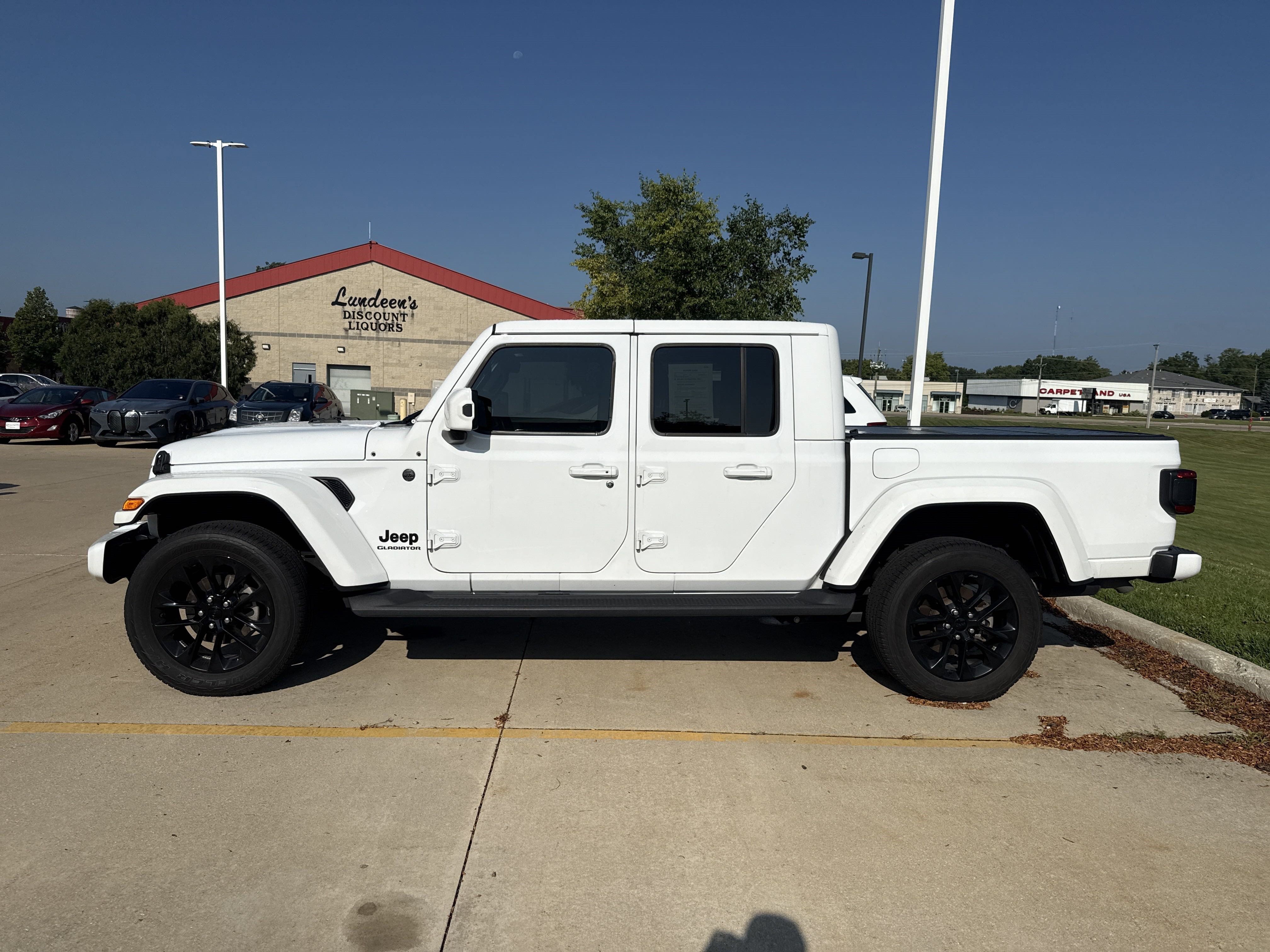 Used 2021 Jeep Gladiator Overland AWD/4WD image 11