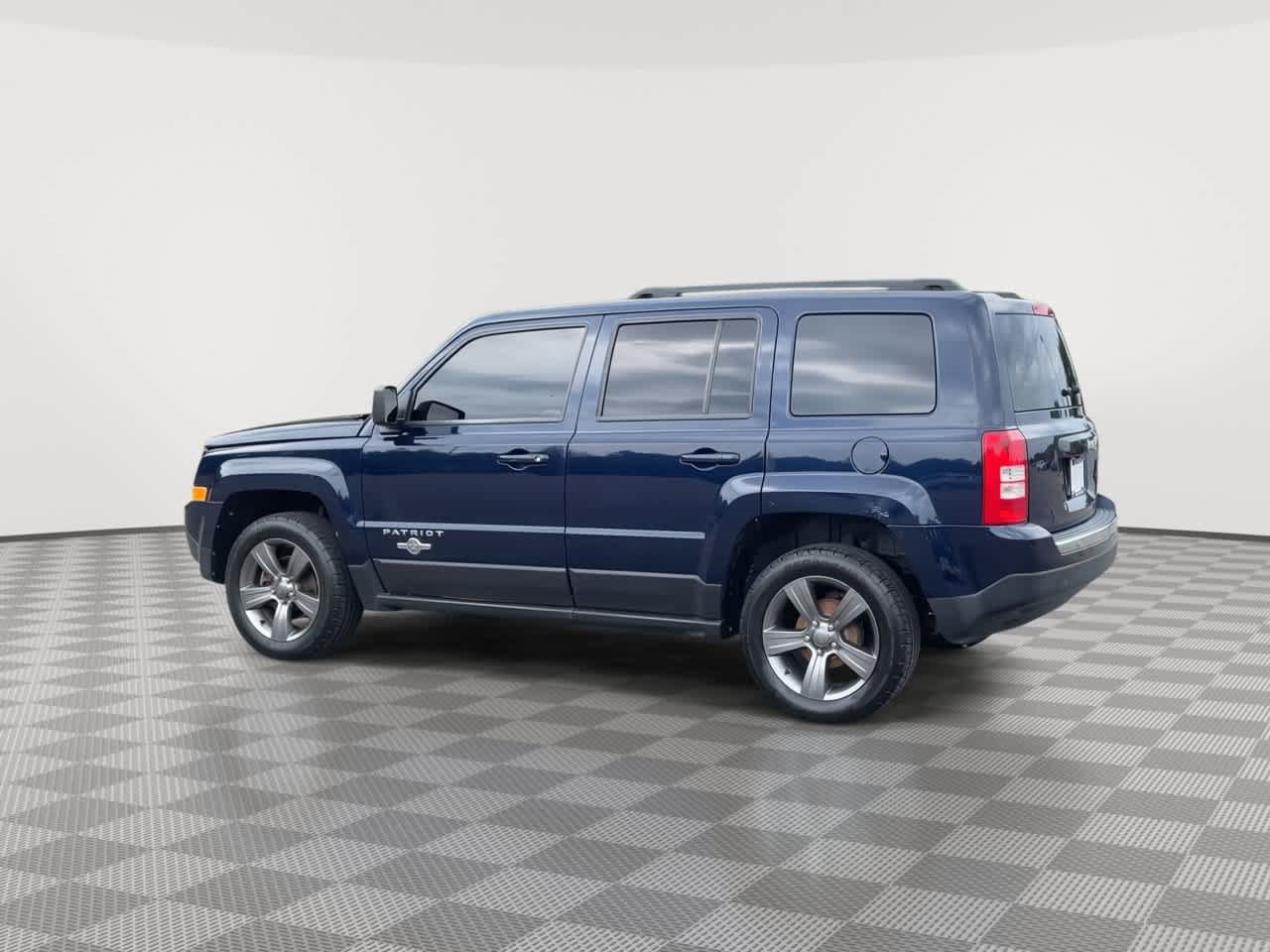 Used 2014 Jeep Patriot Latitude w/ Freedom Edition Package FWD image 6