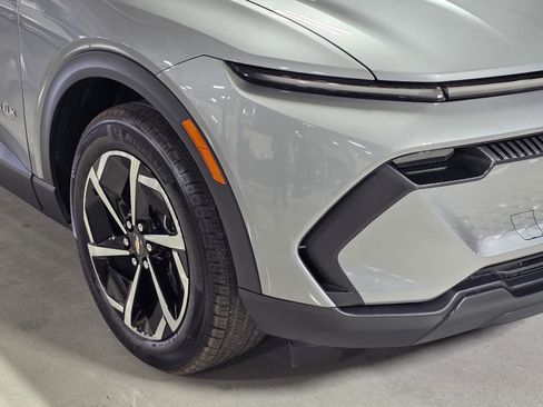 New 2026 Chevrolet Equinox EV LT image 10