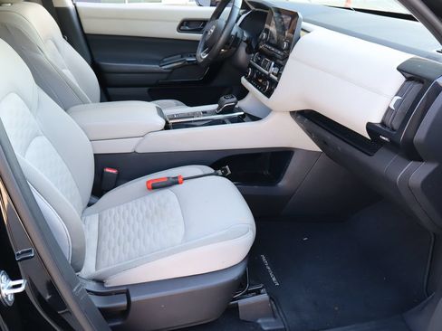 Used 2023 Nissan Pathfinder SV FWD image 17