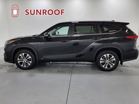 Used 2023 Toyota Highlander XLE AWD/4WD image 5