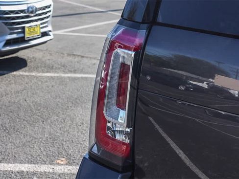 Used 2015 GMC Yukon XL SLE w/ Convenience Package image 8