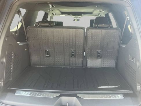 New 2026 Chevrolet Suburban High Country AWD/4WD image 7