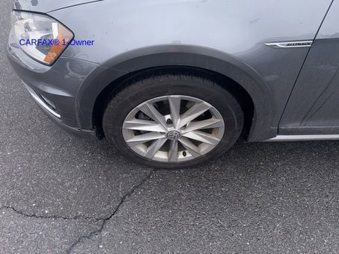 Used 2017 Volkswagen Golf Alltrack S image 25