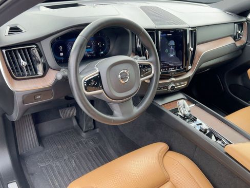 Used 2023 Volvo XC60 B5 Ultimate w/ Climate Package image 4