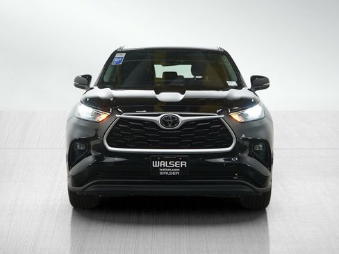 Used 2025 Toyota Highlander XLE image 8