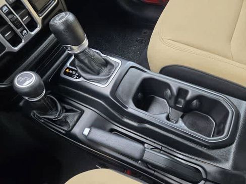 Used 2018 Jeep Wrangler Unlimited Sport S AWD/4WD image 17
