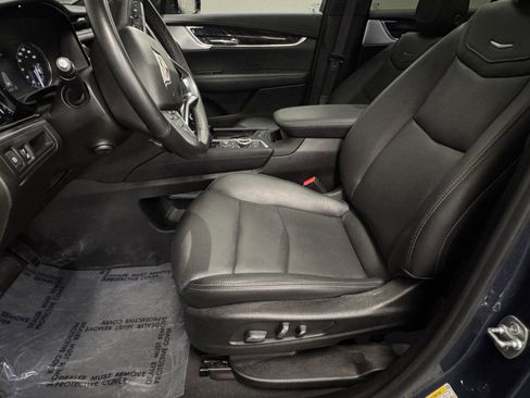 Used 2025 Cadillac XT6 Premium Luxury image 24