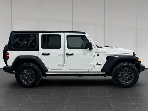 Used 2024 Jeep Wrangler Sport S image 6