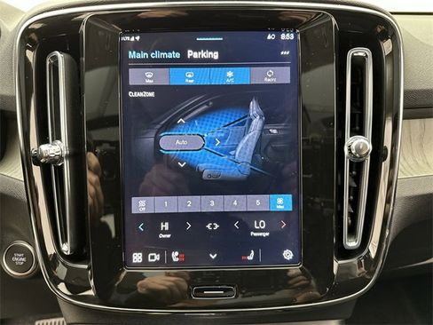 Certified 2025 Volvo XC40 B5 Plus image 19