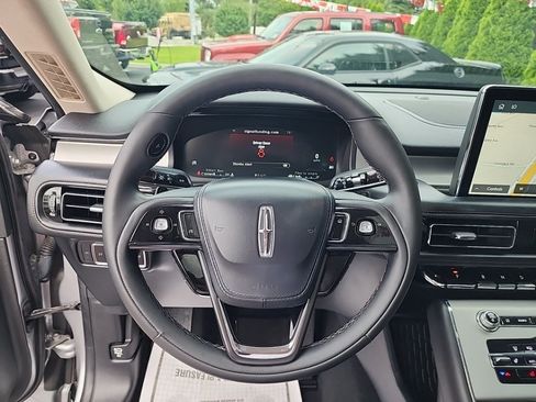 Used 2022 Lincoln Aviator AWD w/ Premium Package image 23