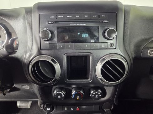 Used 2017 Jeep Wrangler Sport w/ Quick Order Package 24S AWD/4WD image 13
