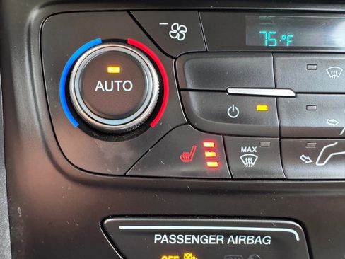 Used 2017 Ford Escape SE w/ SE Cold Weather Package image 38