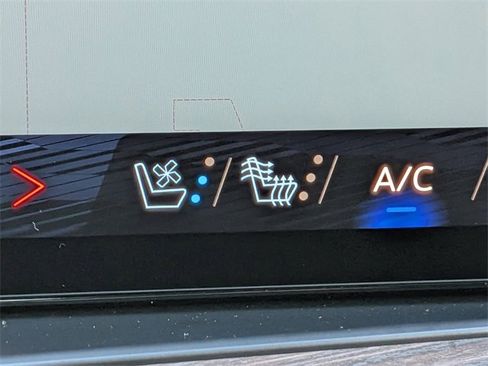 Used 2025 Chevrolet Suburban Premier image 24