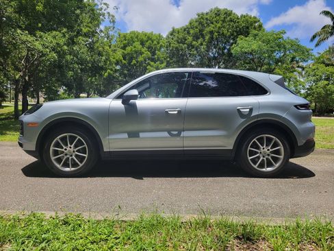 Used 2024 Porsche Cayenne AWD/4WD image 8